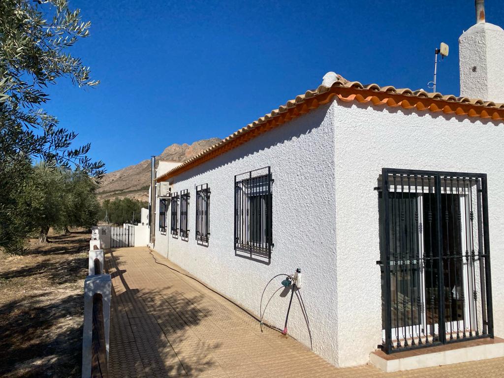 Hermosa villa de 3 dormitorios y 2 baños con piscina en un entorno encantador cerca de Vélez Blanco