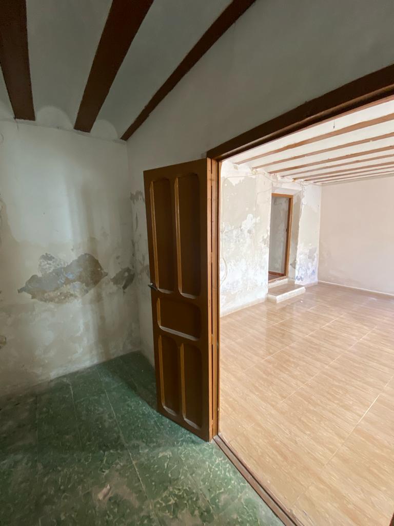 Bargain 3 Bed, 1 Bath Town House in prime position in Velez-Blanco