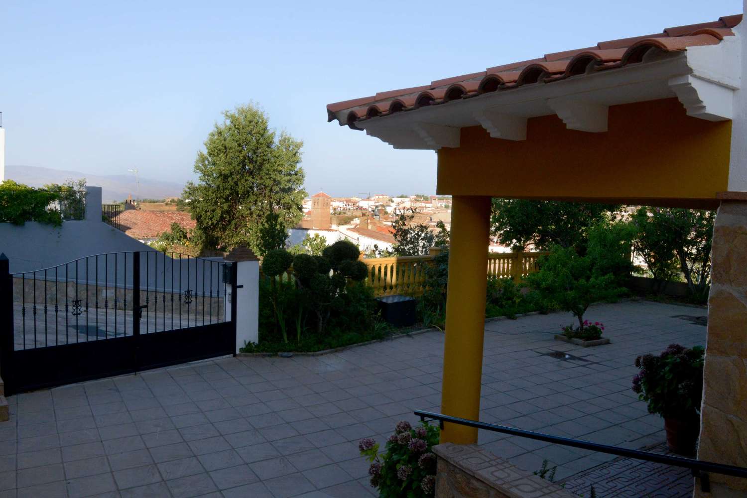 Magnificent 5 Bed ,3 Bath house in Huéneja in Granada Province
