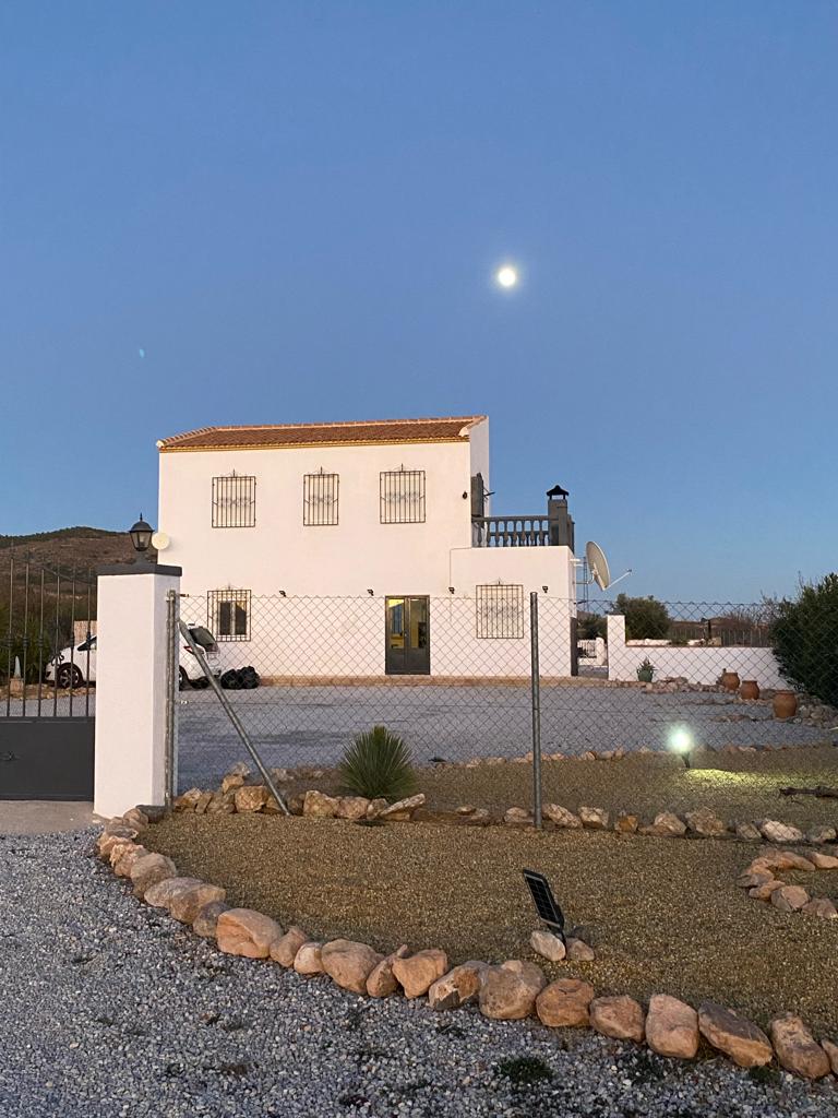 Beautiful villa with B&B with tourist license/ swimming pool & three independent chalets