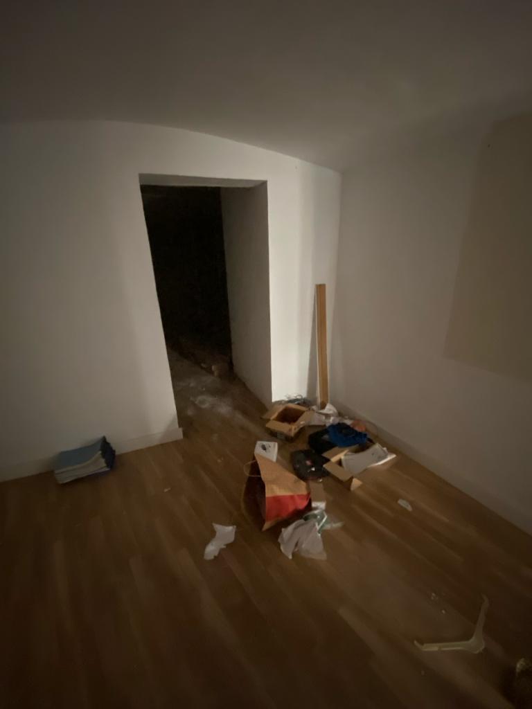 Großes Halbhöhlenhaus in Freila