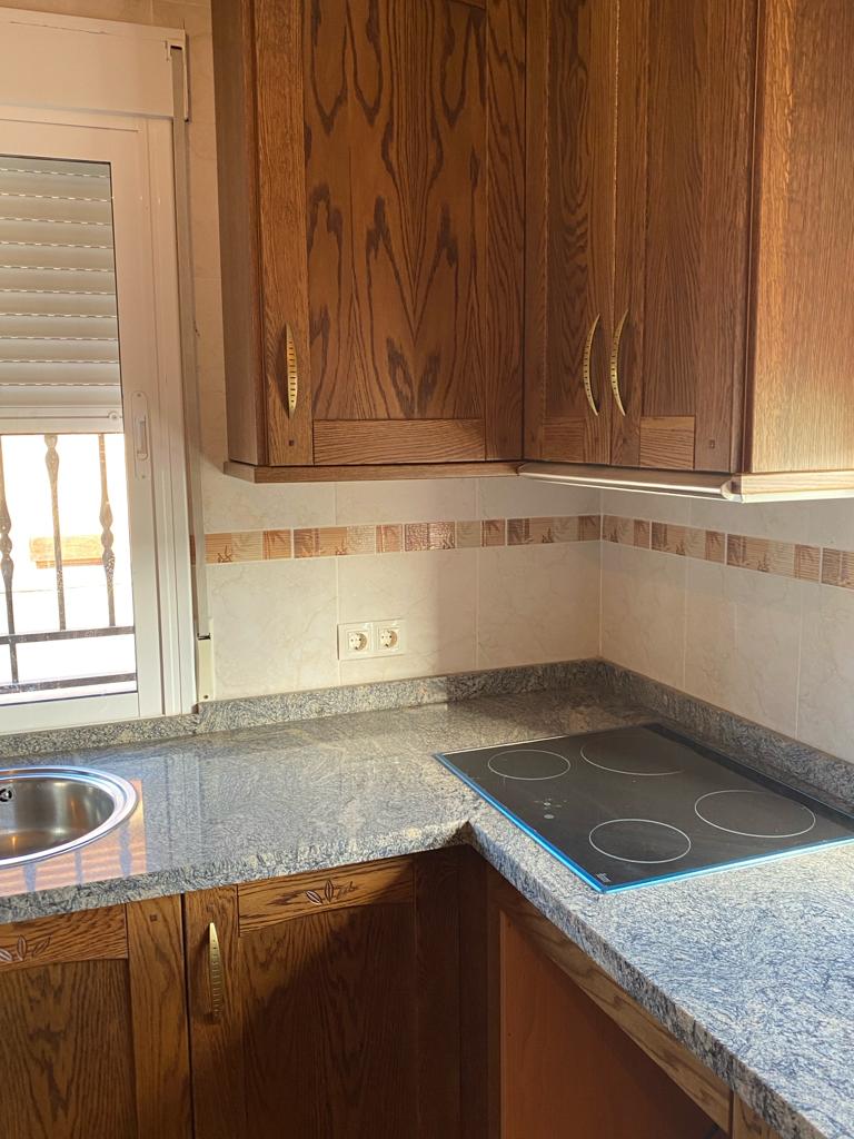 Casa de 4 dormitorios y 4 baños en Freila