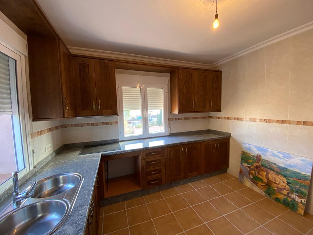 Casa de 4 dormitorios y 4 baños en Freila