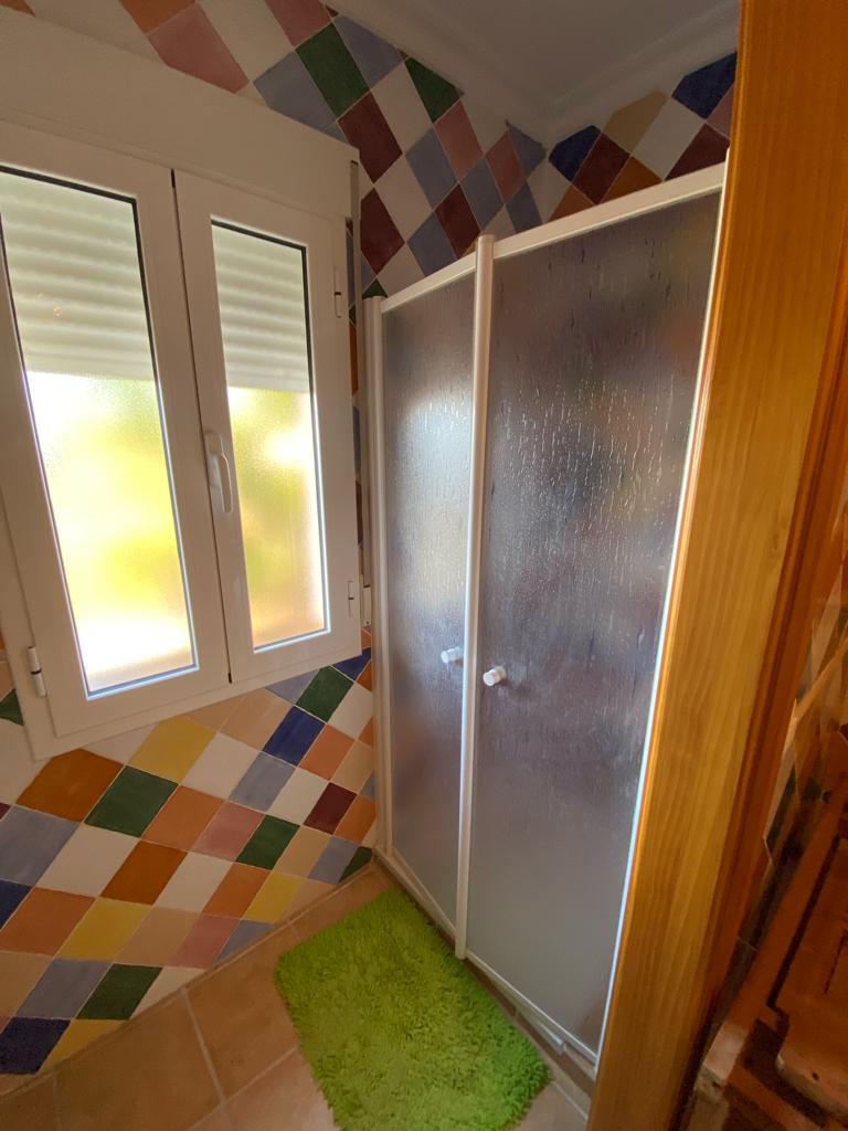 Casa de 4 dormitorios y 4 baños en Freila