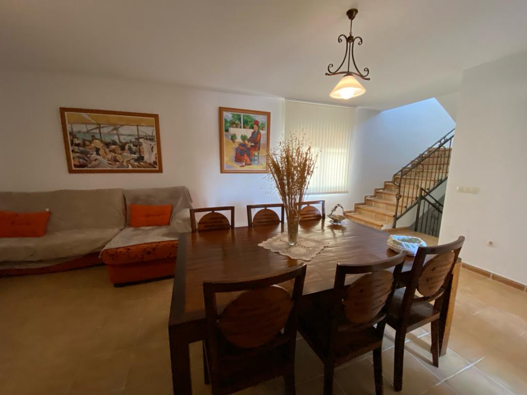 Casa de 4 dormitorios y 4 baños en Freila