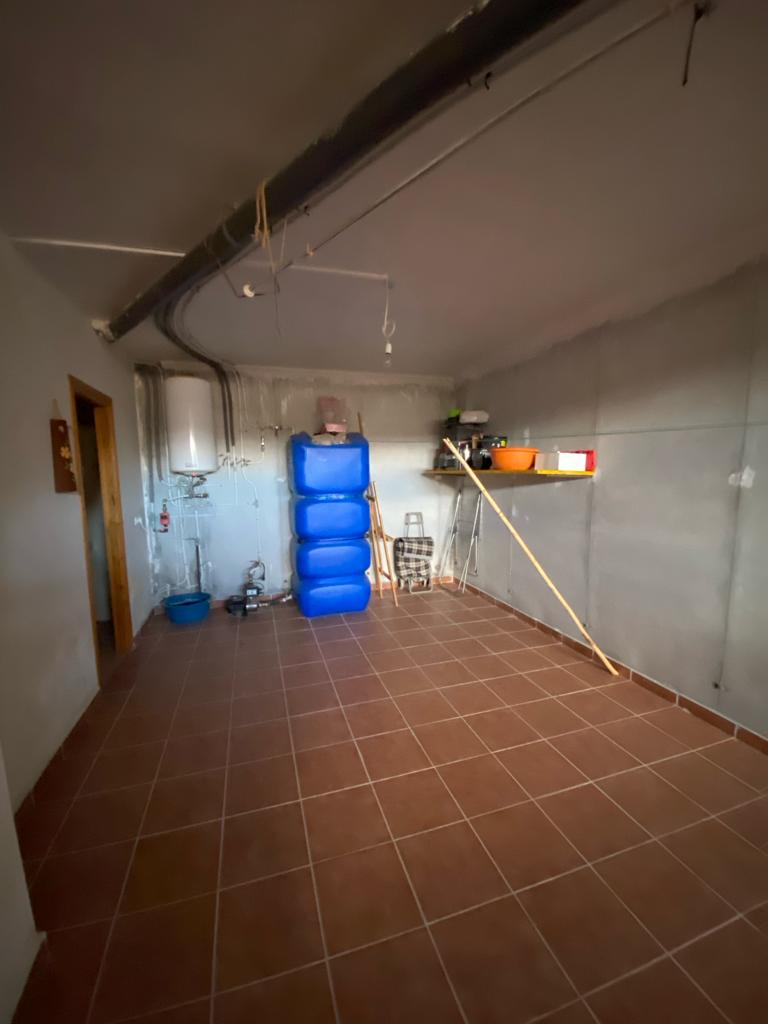 Casa de 4 dormitorios y 4 baños en Freila