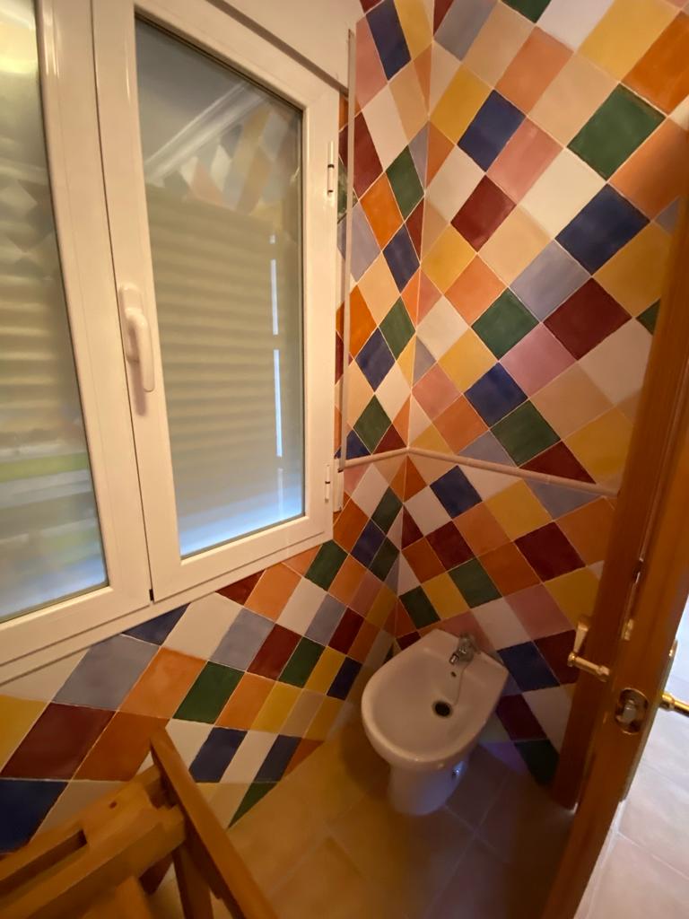 Casa de 4 dormitorios y 4 baños en Freila