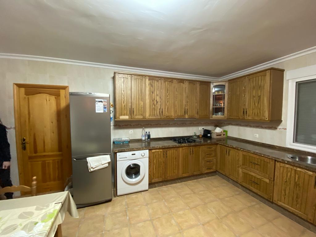 Casa de 4 dormitorios y 4 baños en Freila
