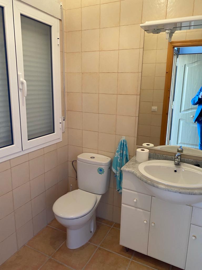 Casa de 4 dormitorios y 4 baños en Freila
