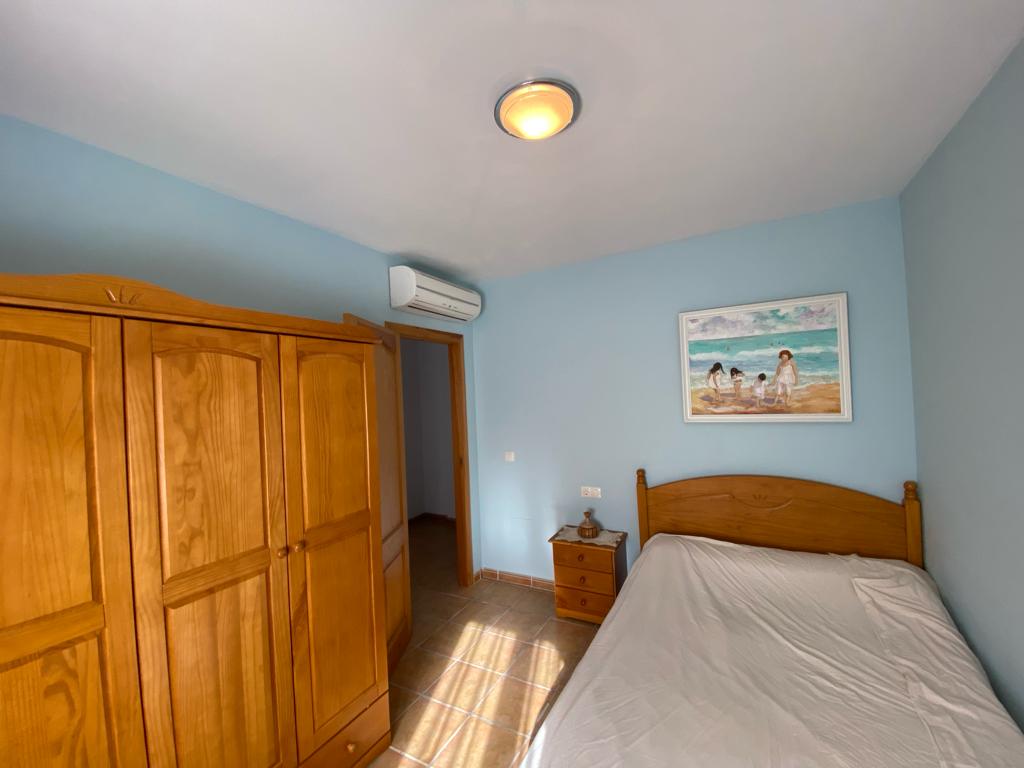 Casa de 4 dormitorios y 4 baños en Freila