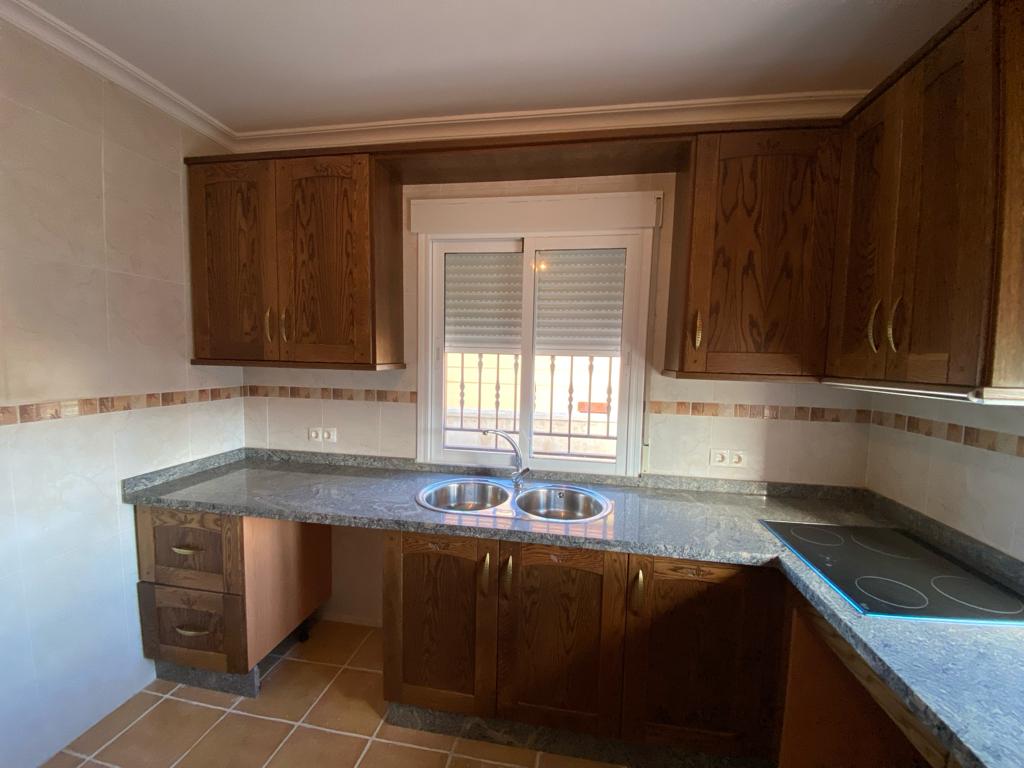 Casa de 4 dormitorios y 4 baños en Freila