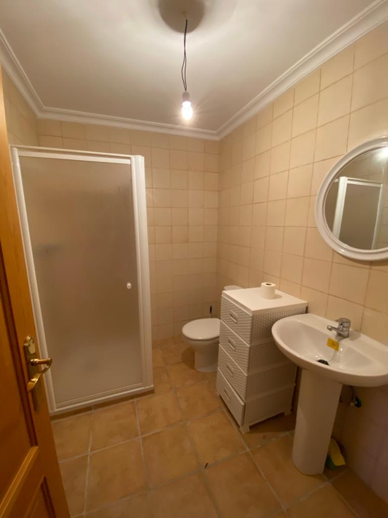Casa de 4 dormitorios y 4 baños en Freila