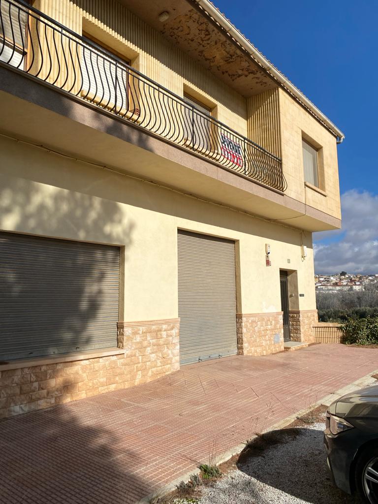 House, Apartment, huge warehouse and land in Cullar, Granada