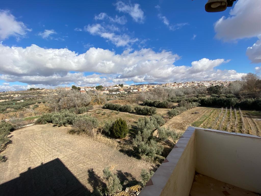 House, Apartment, huge warehouse and land in Cullar, Granada