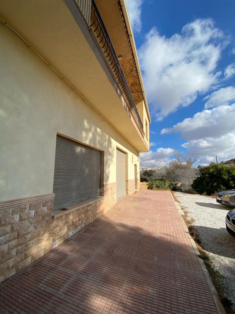 House, Apartment, huge warehouse and land in Cullar, Granada