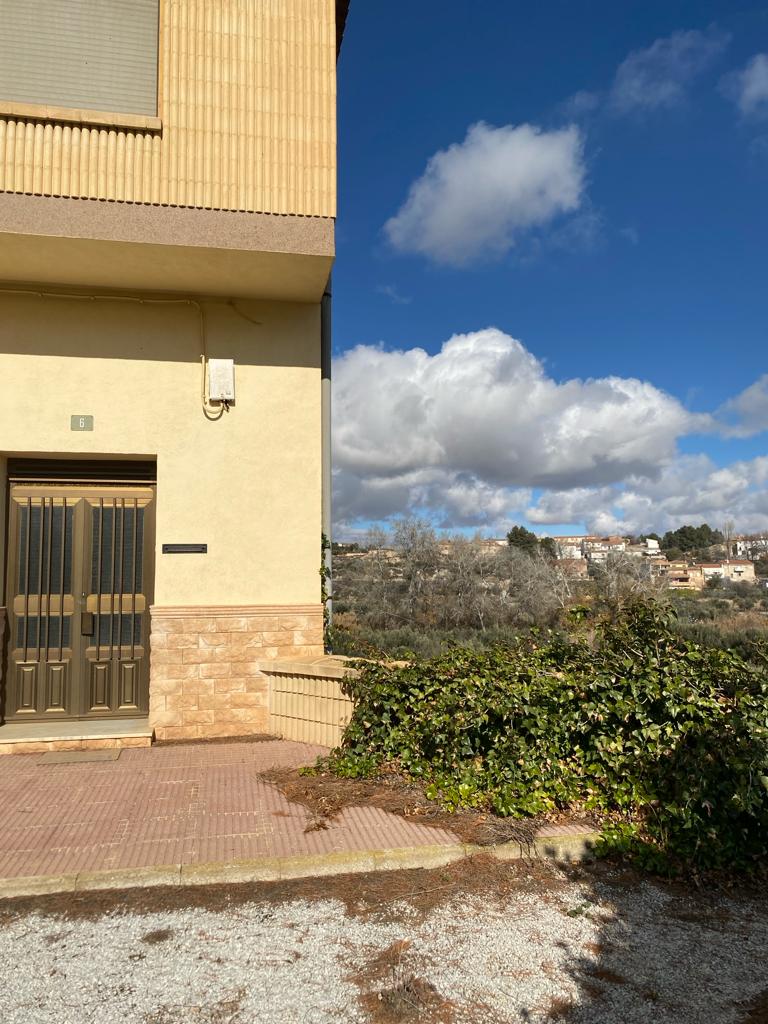 House, Apartment, huge warehouse and land in Cullar, Granada