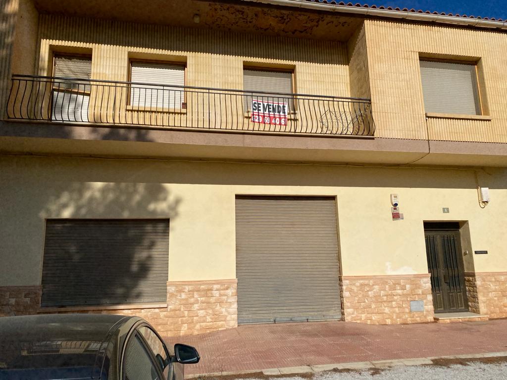 House, Apartment, huge warehouse and land in Cullar, Granada