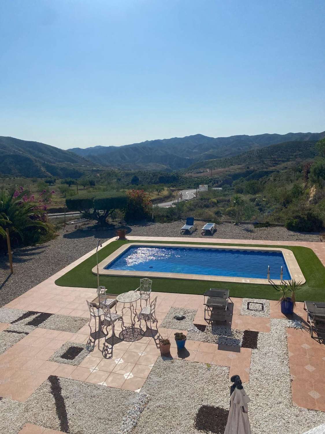 Gran villa de primera calidad con piscina y vistas.