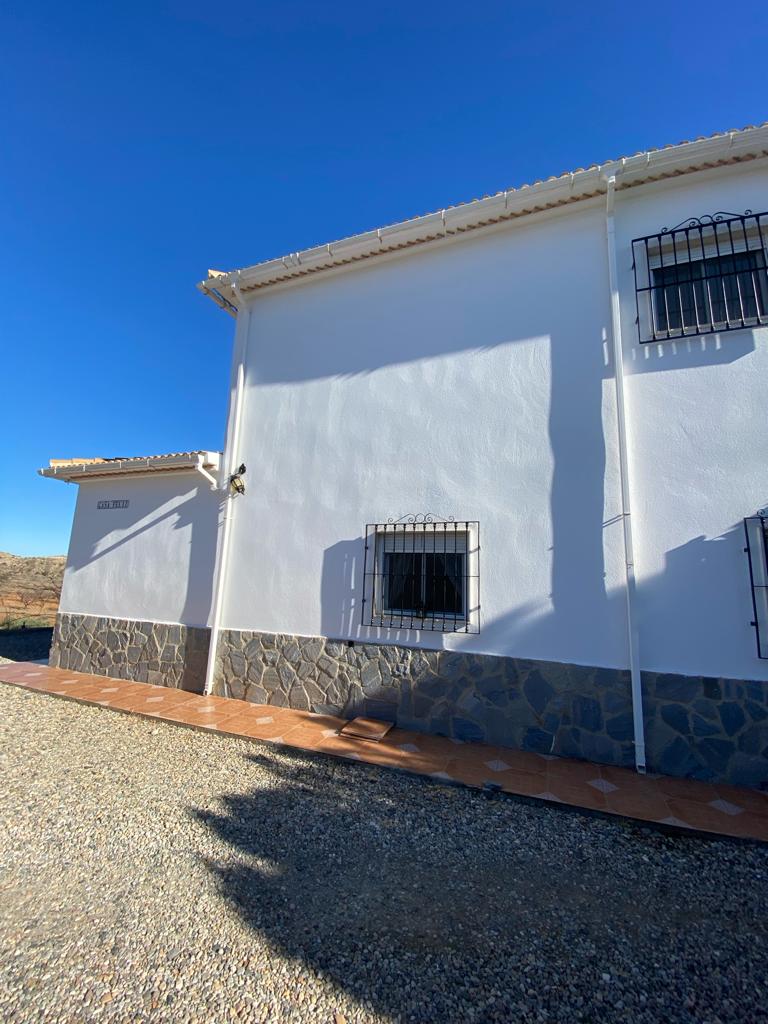 Gran villa de primera calidad con piscina y vistas.