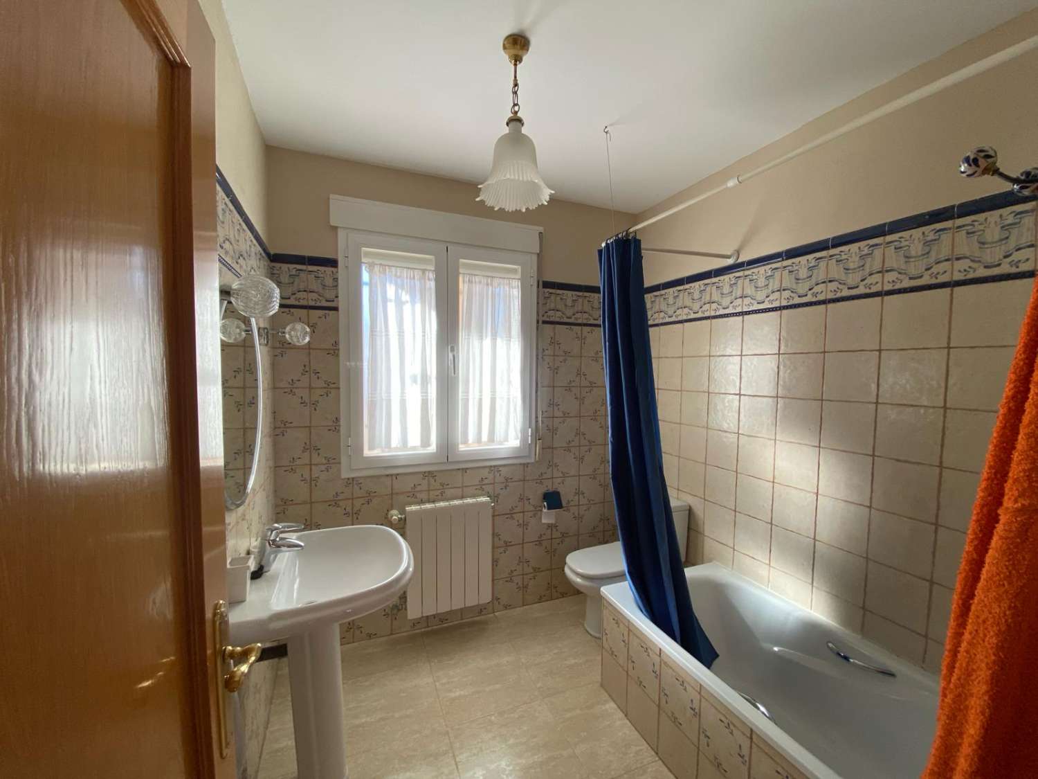 Casa, 4 Dormitorios, 3 Baños, en Baza