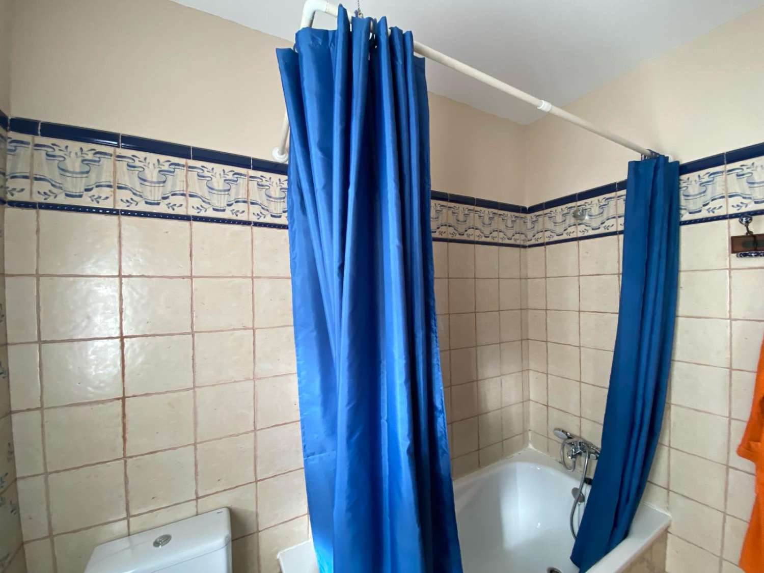 Casa, 4 Dormitorios, 3 Baños, en Baza