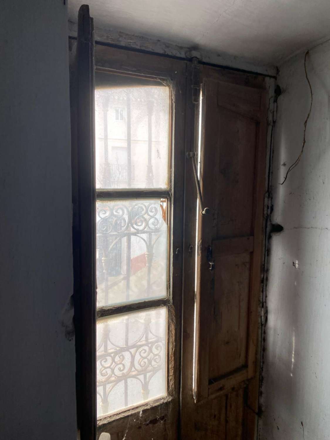 Casa de tres plantas en el centro de Oria para reformar