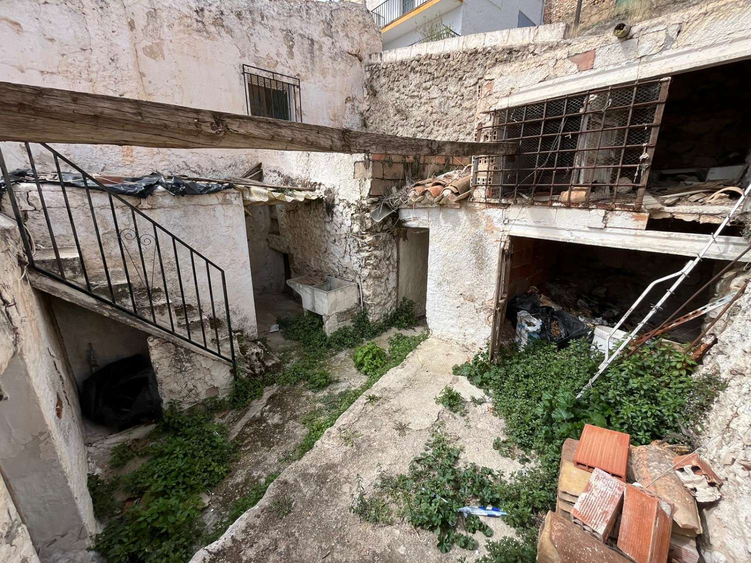 Gran proyecto de casa en Vélez-Blanco con espacio exterior.