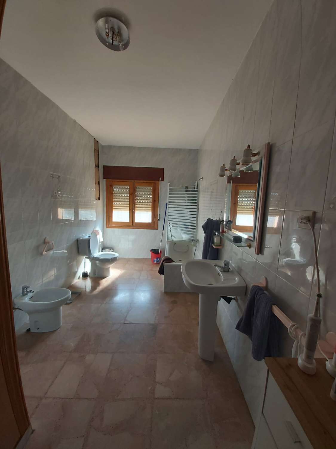 Luxury 10 bed, 2 bath house in Benamaurel