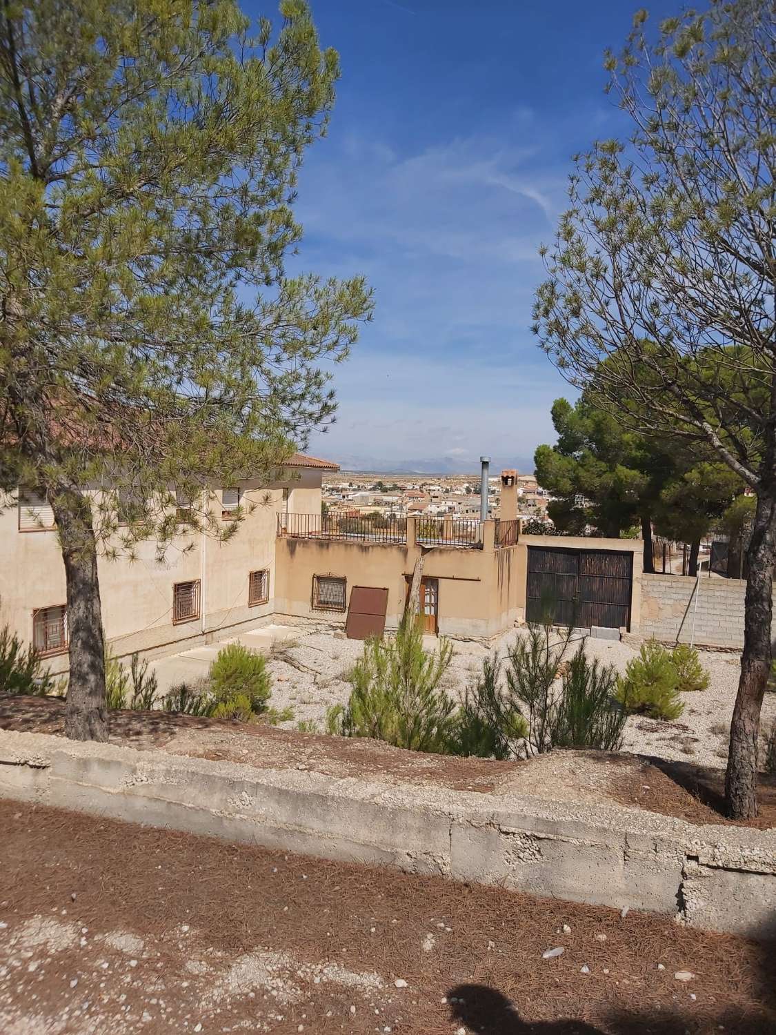 Luxury 10 bed, 2 bath house in Benamaurel