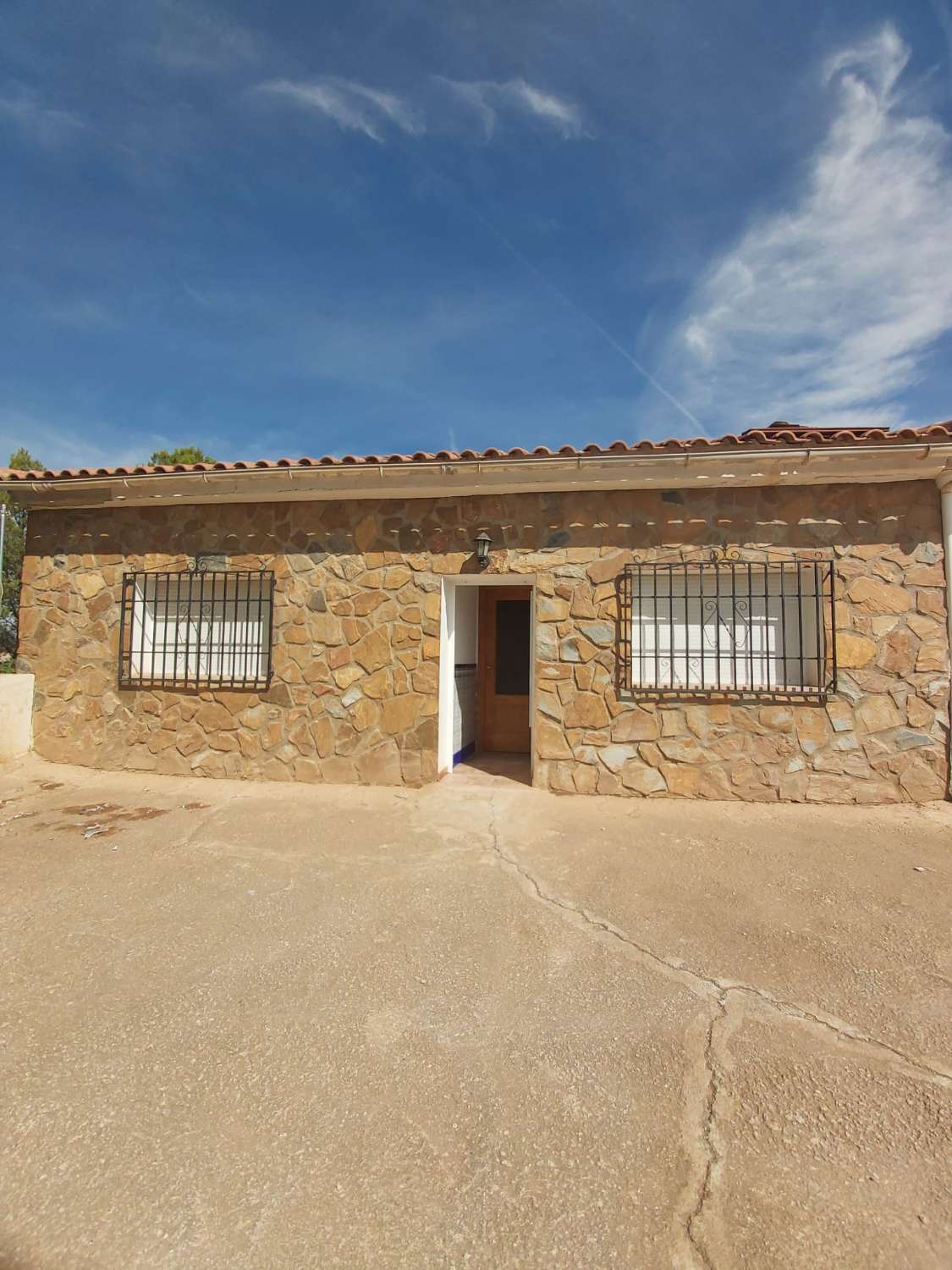 Luxury 10 bed, 2 bath house in Benamaurel