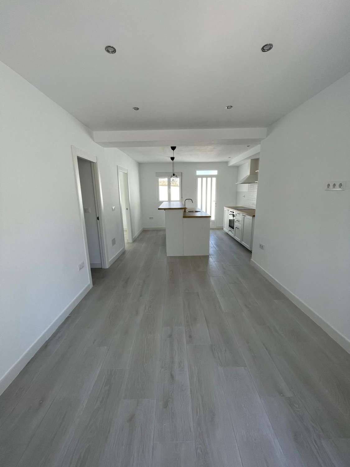 Mooi gerenoveerd appartement op de begane grond met 2 slaapkamers en 1 badkamer met patiotuin - Velez Rubio