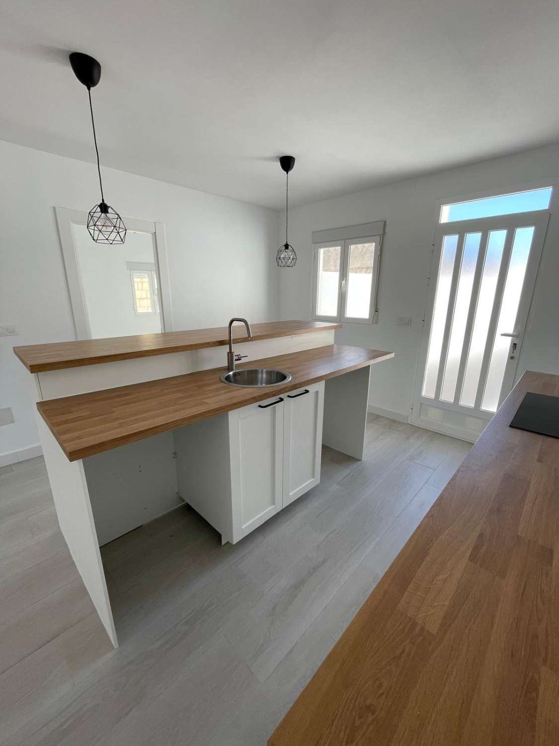 Bel appartement réformé de 2 chambres, 1 salle de bain au rez-de-chaussée avec jardin patio - Velez Rubio