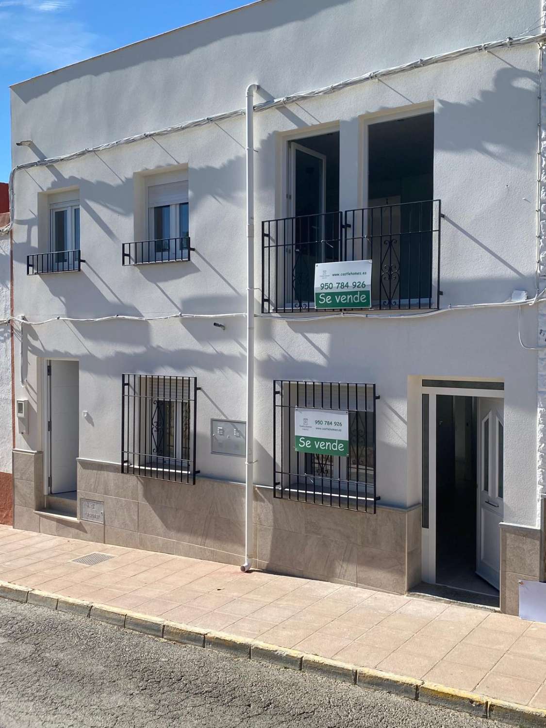 Precioso y completamente reformado apartamento de 3 dormitorios en el primer piso en Vélez Rubio con espectaculares vistas desde la azotea.