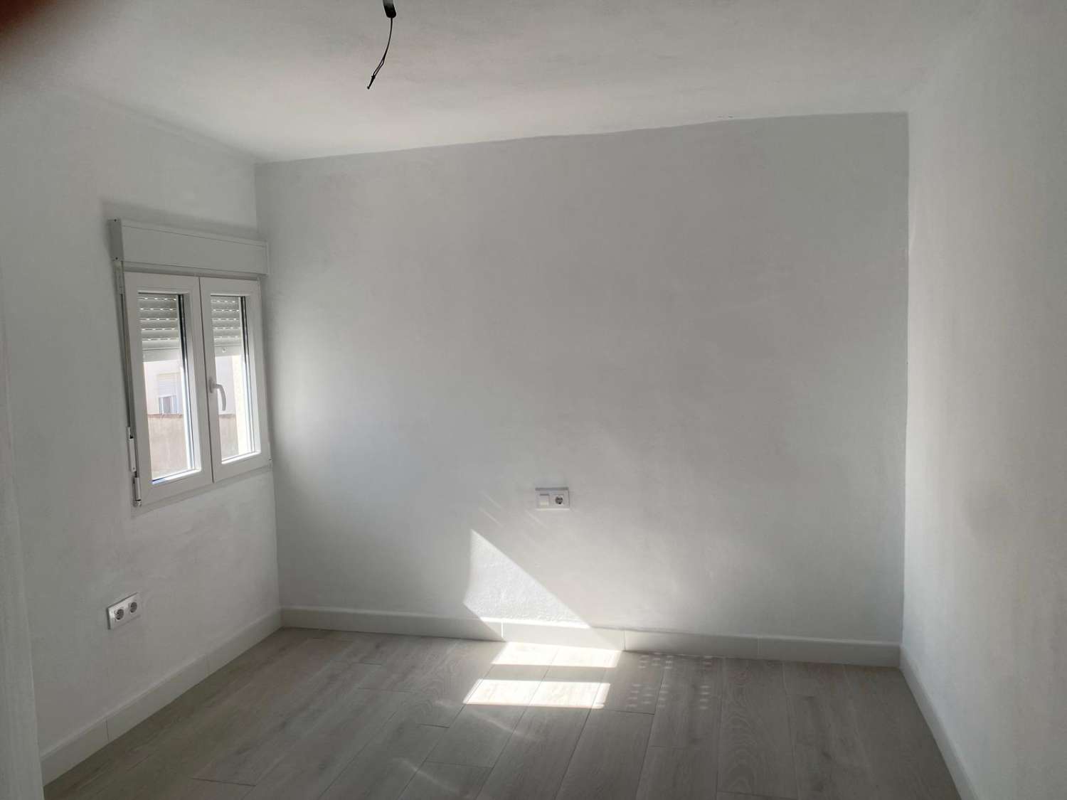 Precioso y completamente reformado apartamento de 3 dormitorios en el primer piso en Vélez Rubio con espectaculares vistas desde la azotea.