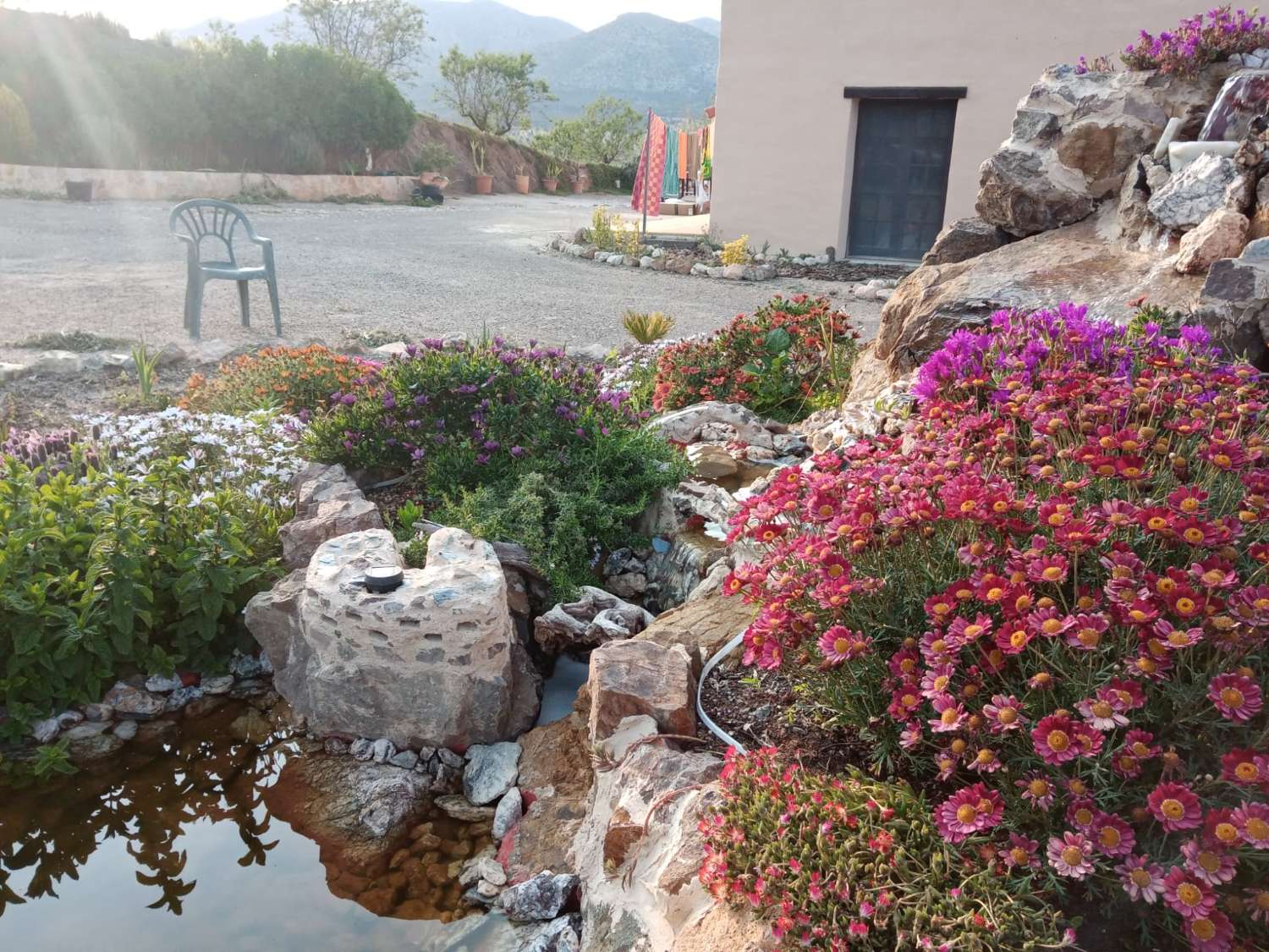 Large and beautifully renovated farmhouse with separate apartment and land near Velez-Rubio