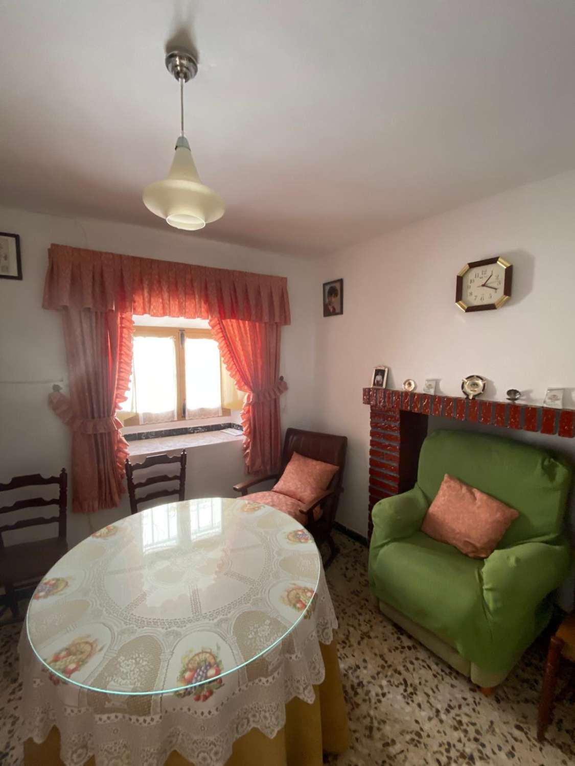 Encantadora casa adosada de 3 dormitorios y 2 baños con patio exterior en Maria