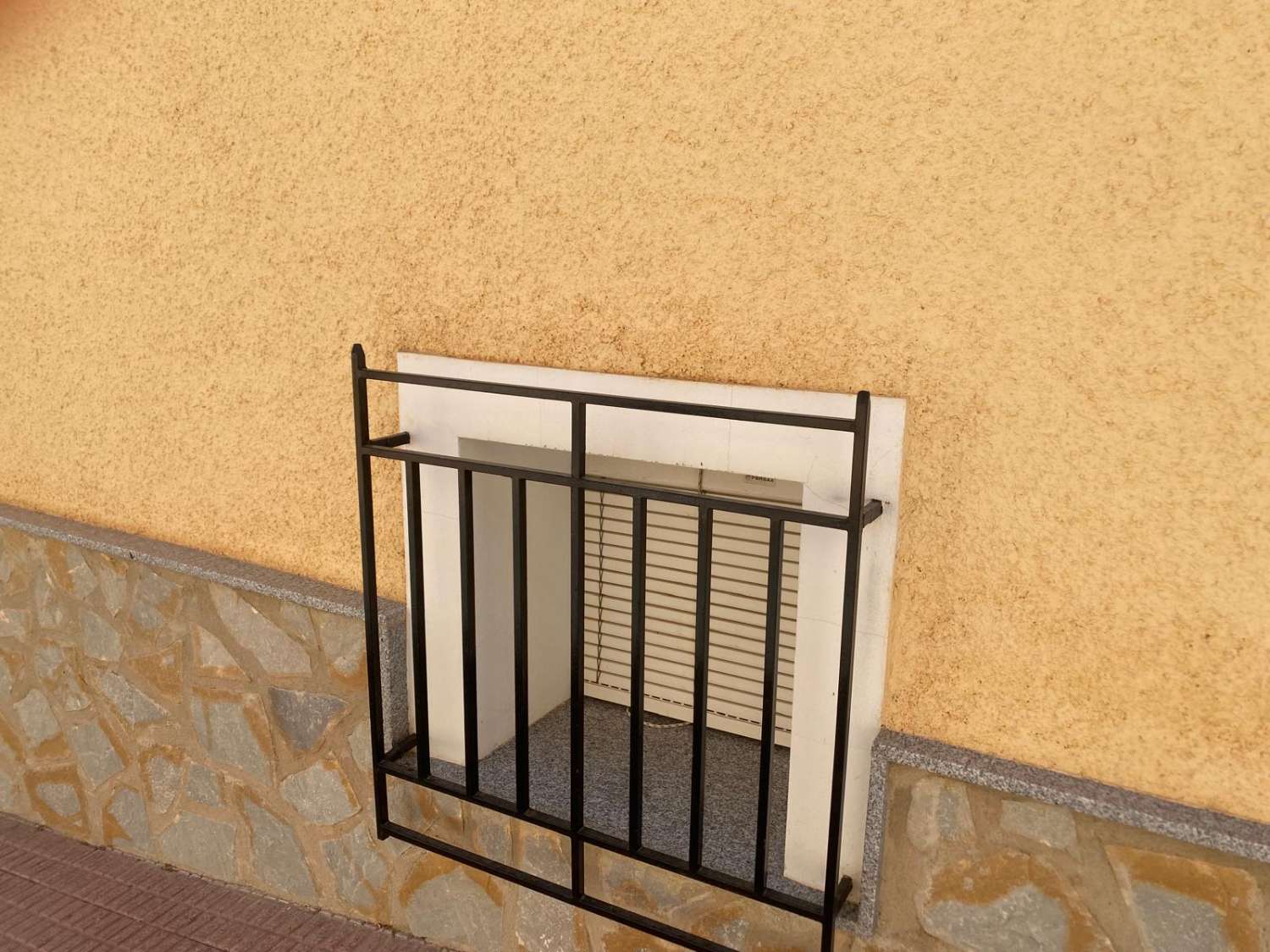 Encantadora casa adosada de 3 dormitorios y 2 baños con patio exterior en Maria