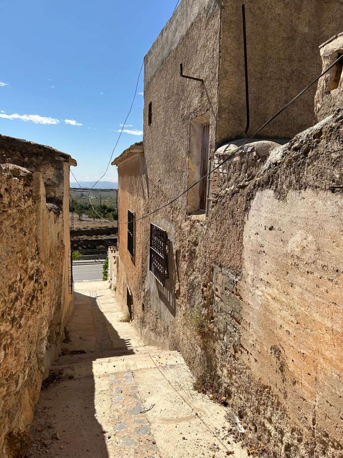Fantástica casa de pueblo en Oria con gran potencial