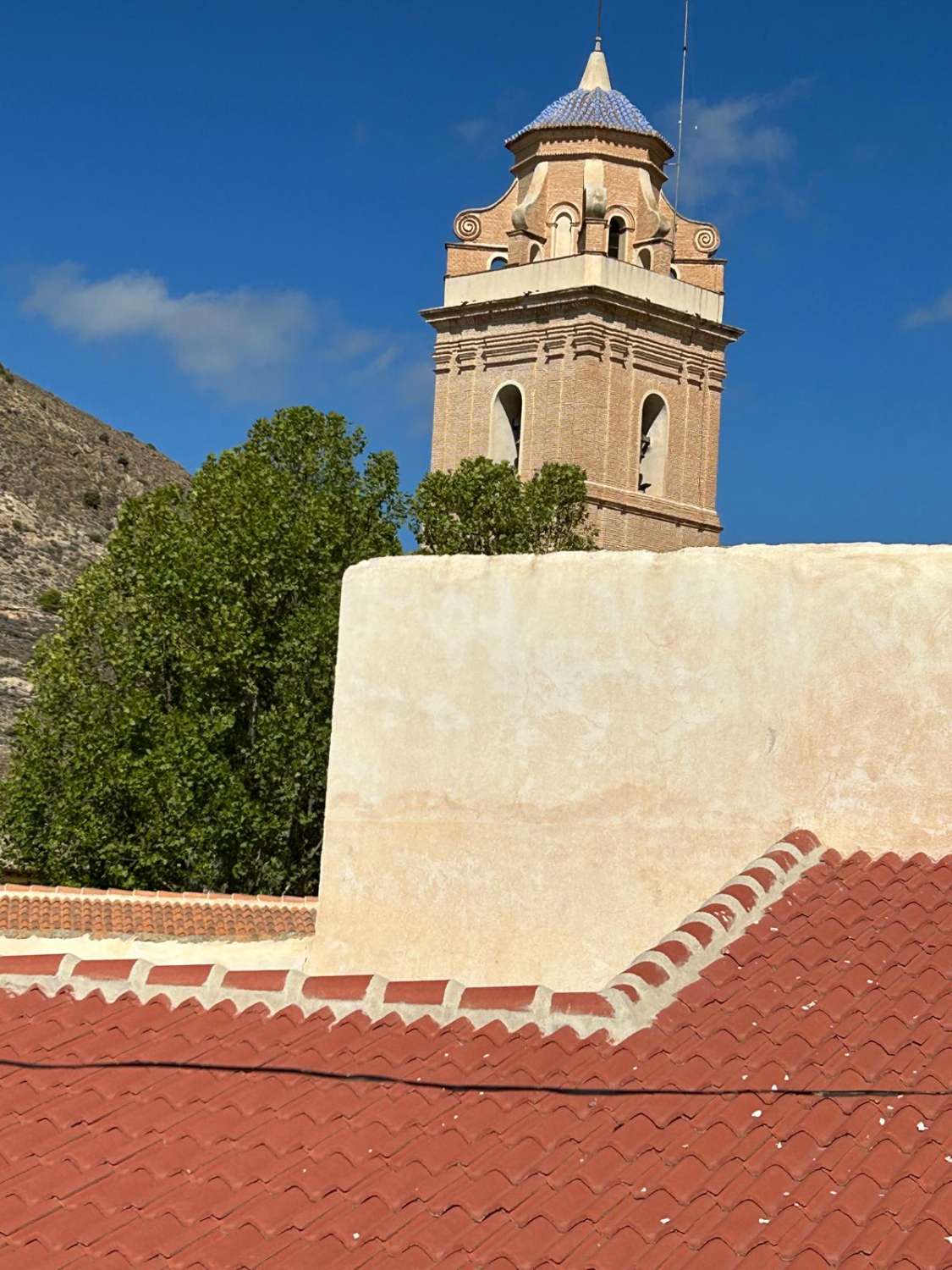 Large town house near Oria church square for reform