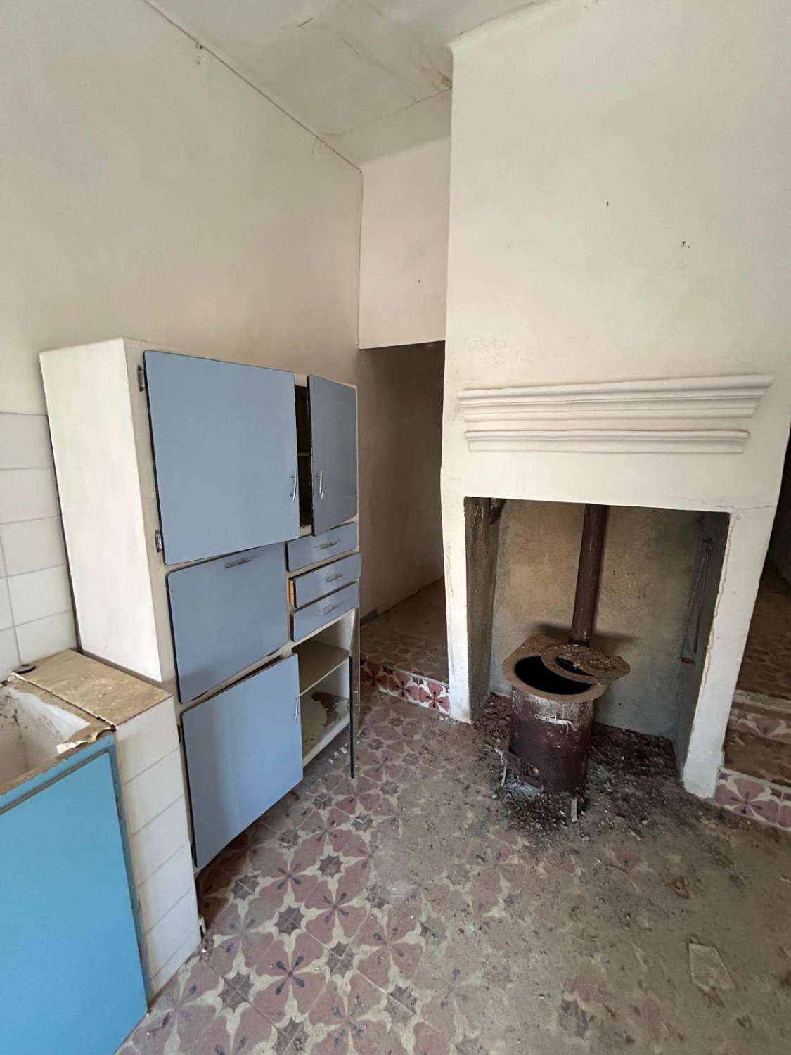 Large town house near Oria church square for reform