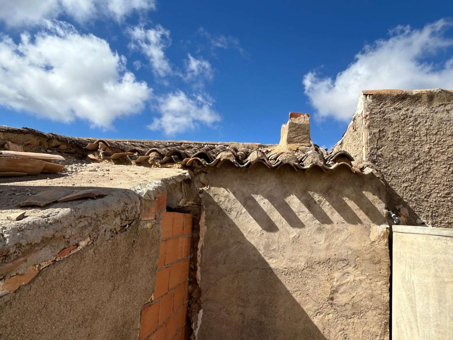 Large town house near Oria church square for reform