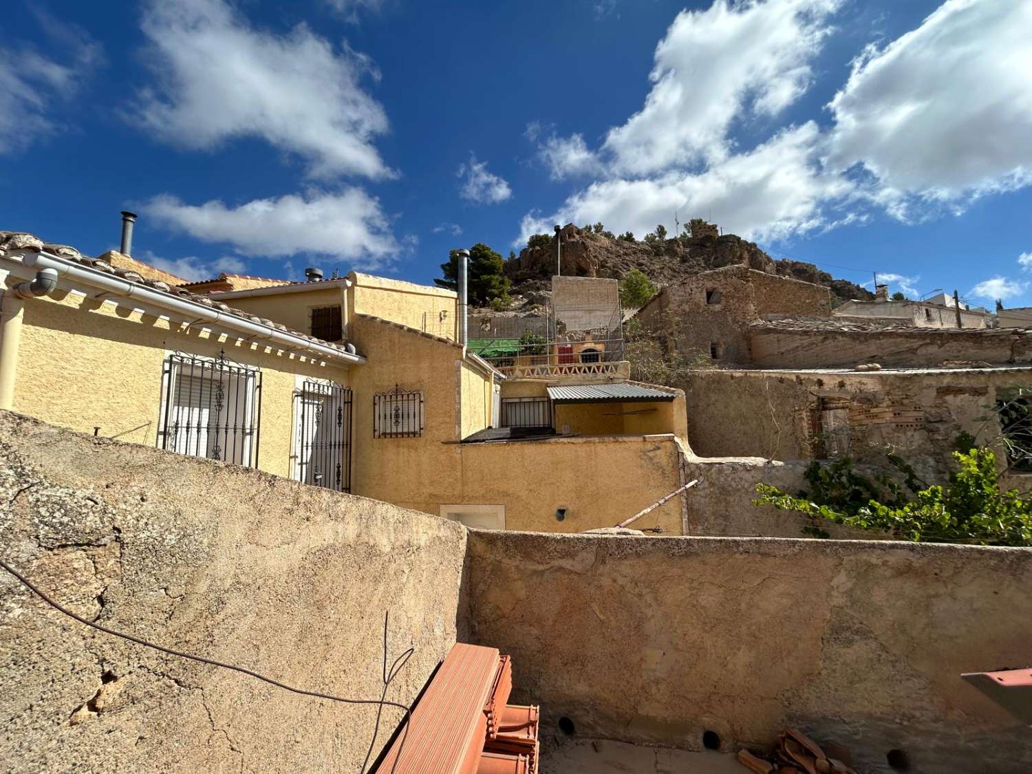 Large town house near Oria church square for reform