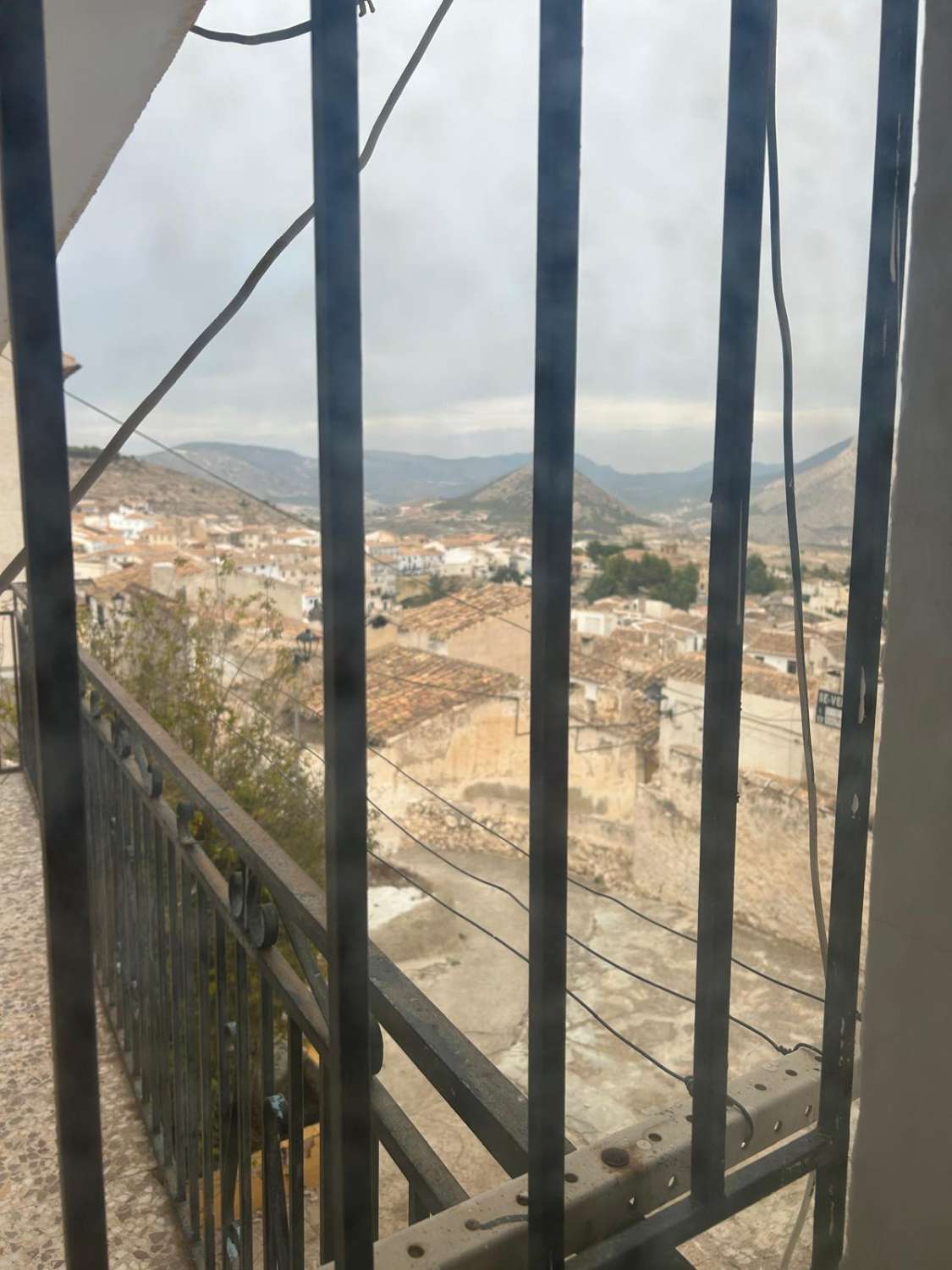 3-story semi-detached house next to the Vélez-Blanco castle