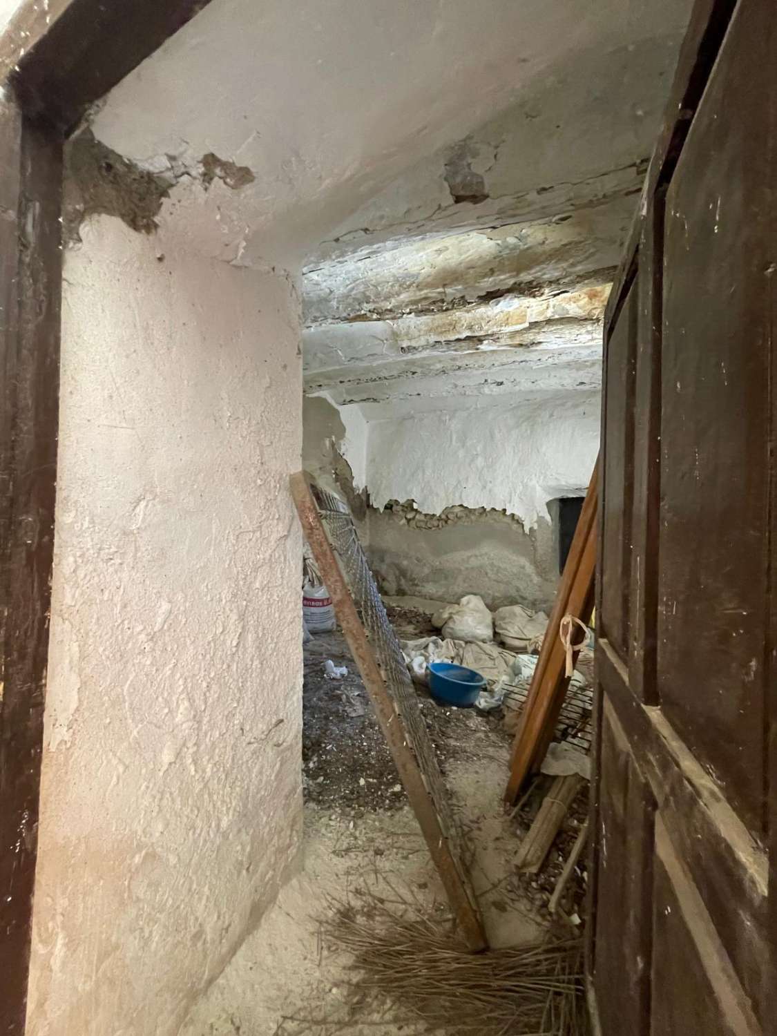 Hermosa casa de 5 habitaciones en el corazón de Vélez Blanco con espacio exterior.