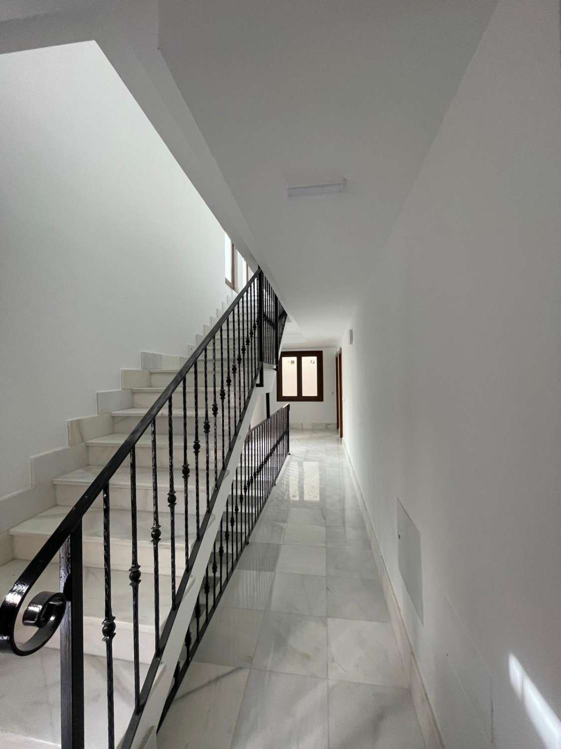 Luxe appartement met 2 slaapkamers, 2 badkamers en prachtig uitzicht op een toplocatie (1ºB)