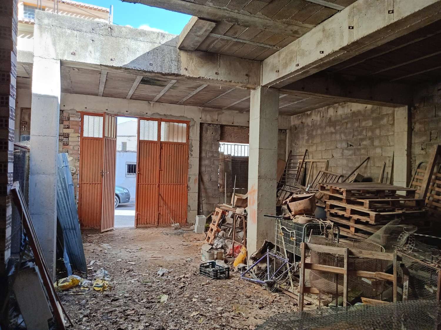 Garaje de 120m2 en el centro de Vélez-Rubio
