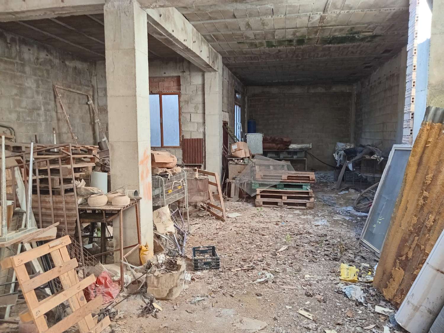 Garaje de 120m2 en el centro de Vélez-Rubio