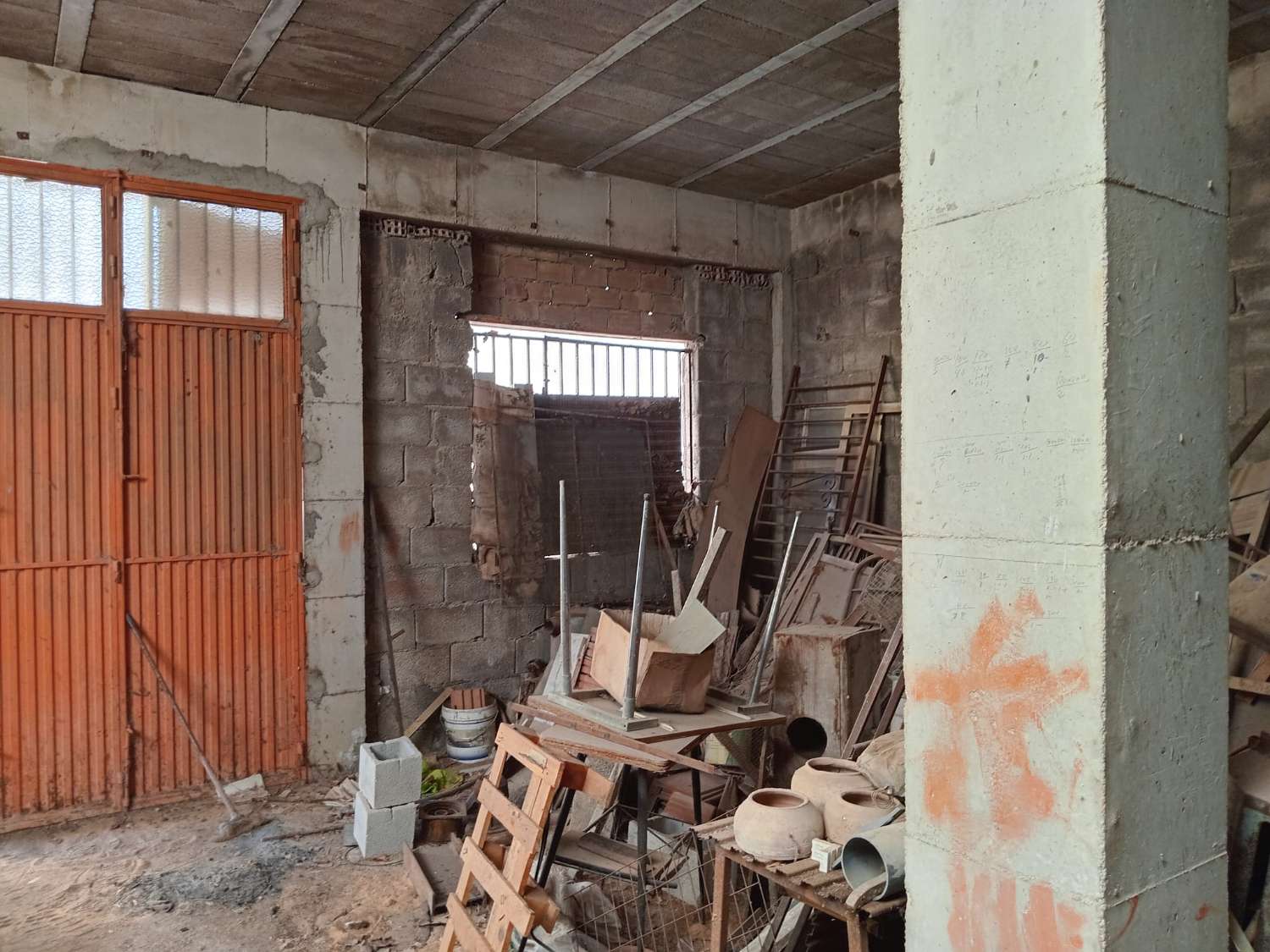 Garaje de 120m2 en el centro de Vélez-Rubio