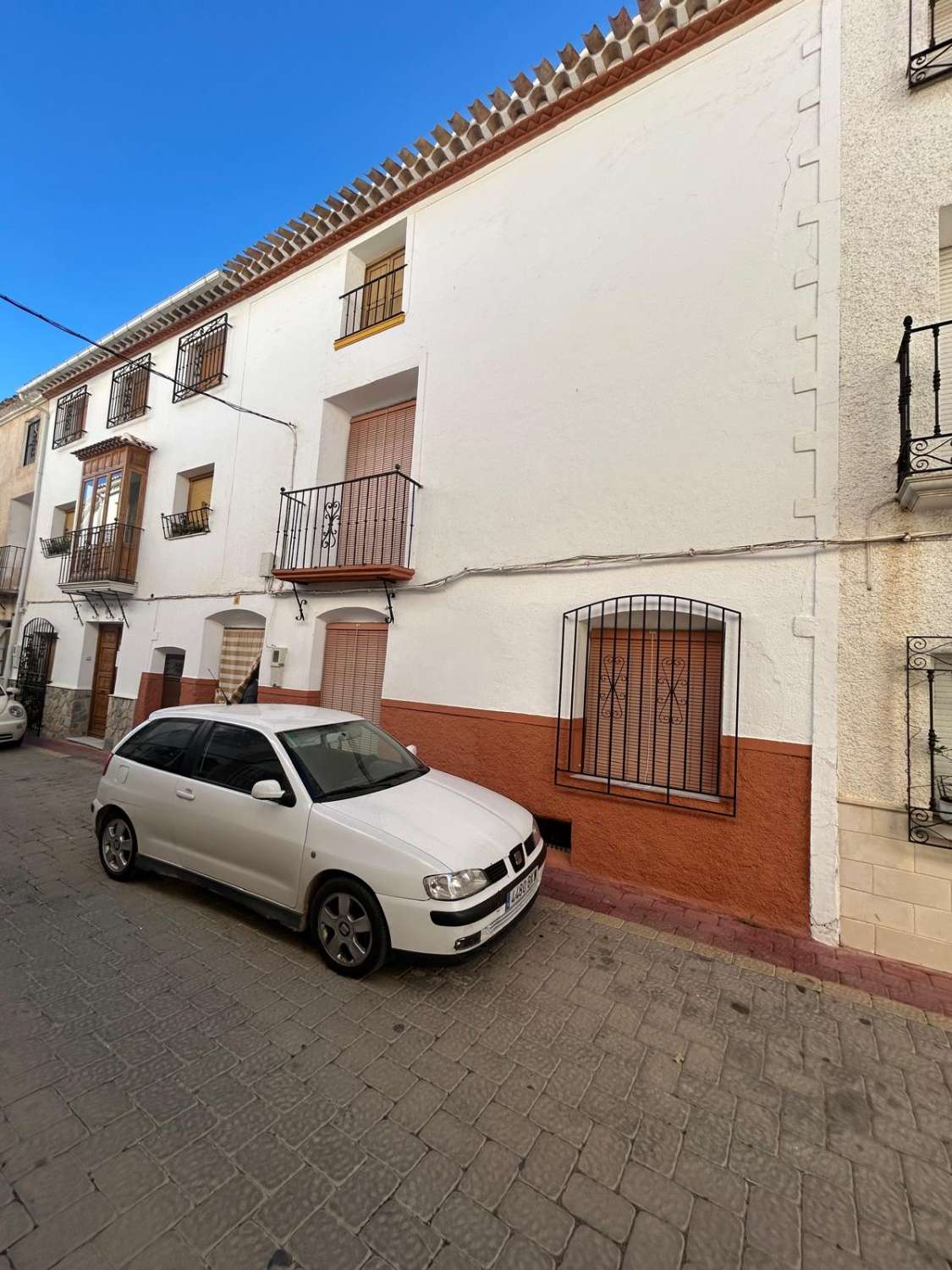 Geräumiges 4-stöckiges Herrenhaus mit Terrasse und Patio in Vélez-Blanco