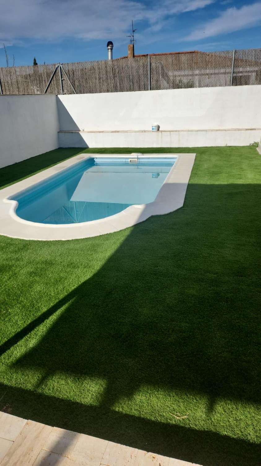 Villa mit drei Schlafzimmern und drei Bädern im beliebten Arboleas